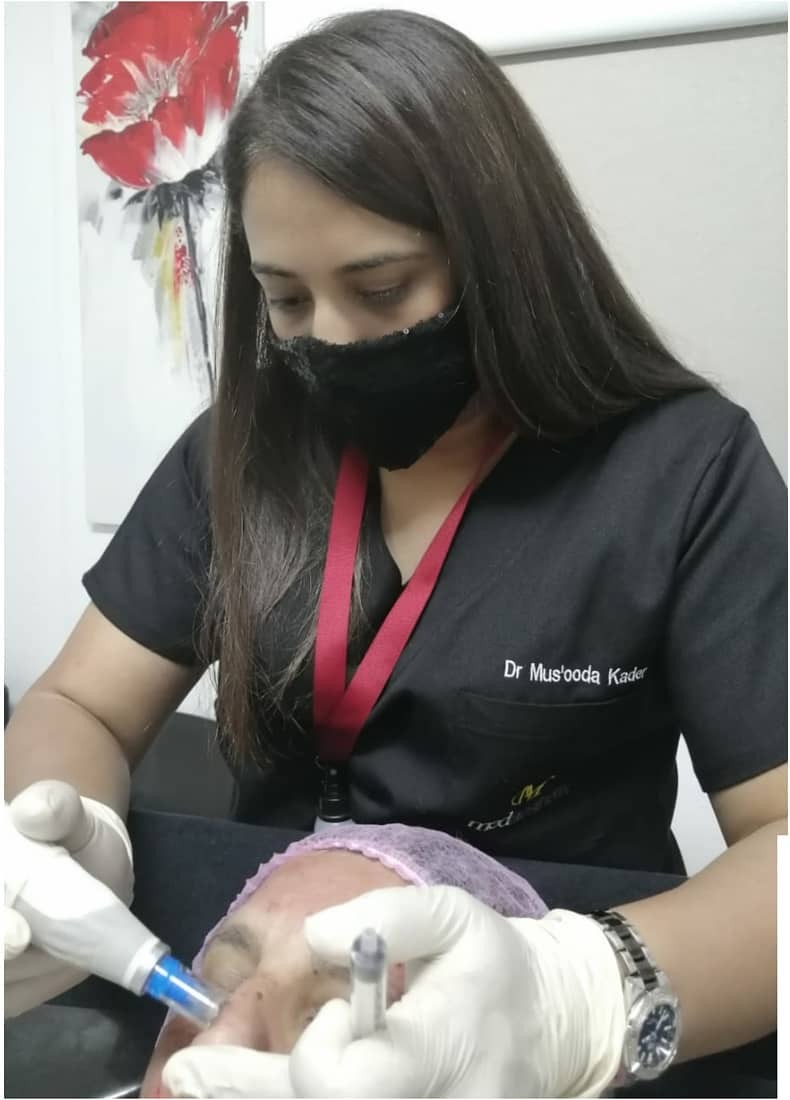 Dr M Kader performing an aesthetic treatment in clinic
